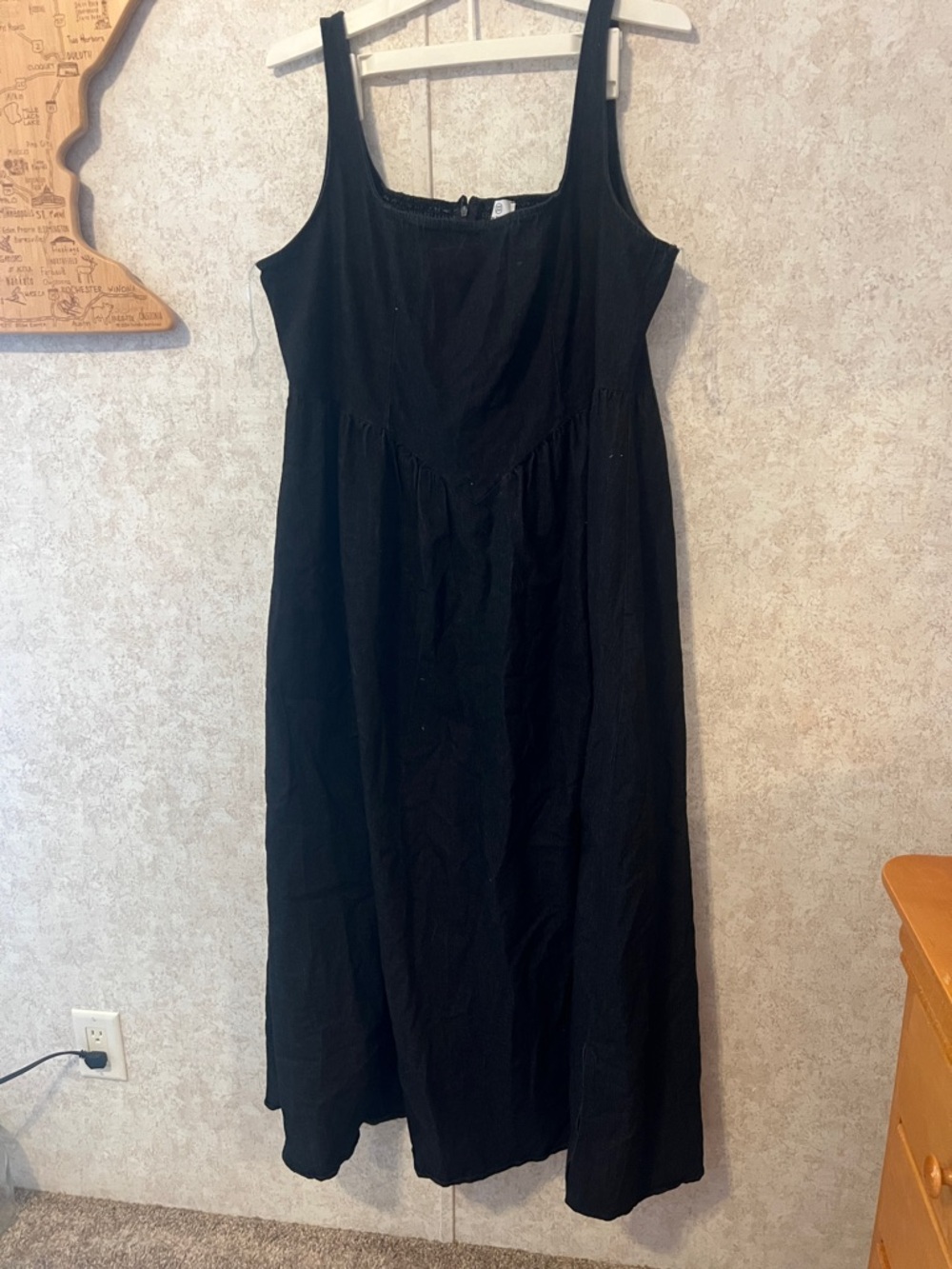 NWOT SHOWPO RHAZIYA MIDI DRESS, BLACK Size 16 - Picture 7 of 7